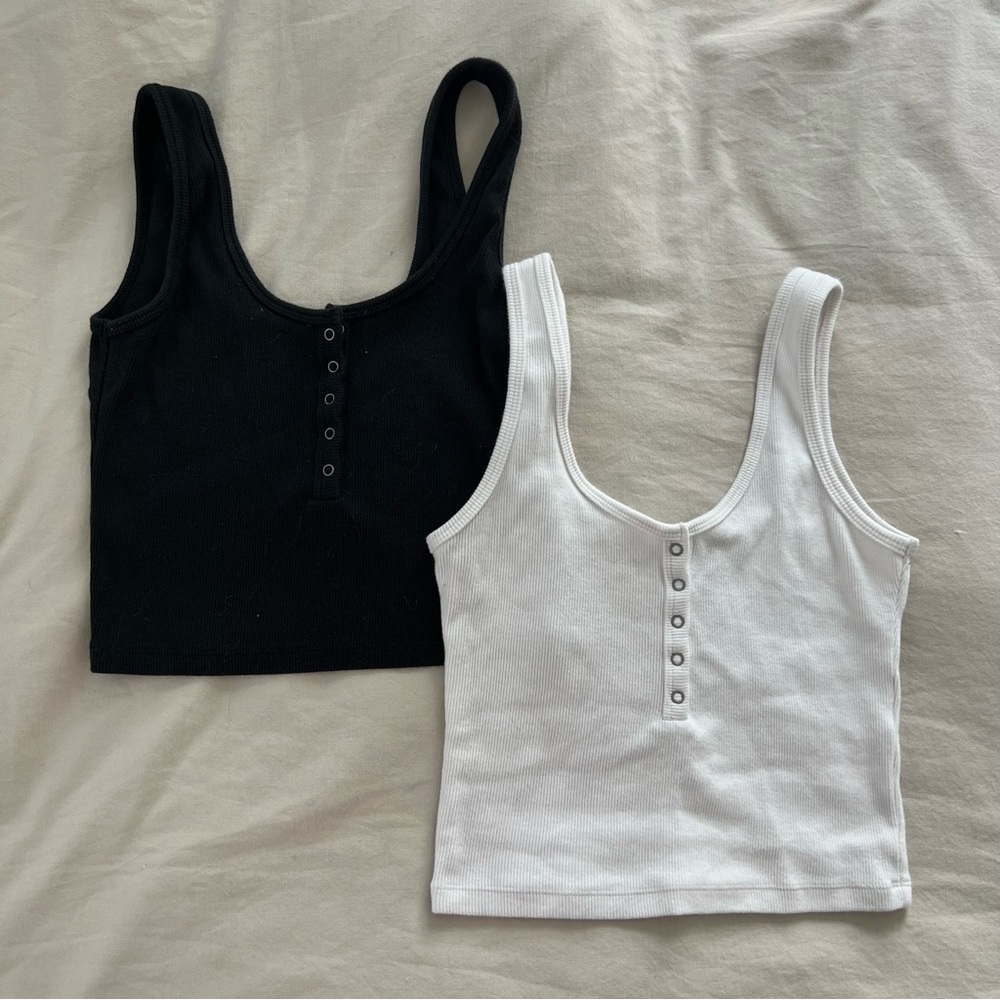 Abercrombie & Fitch 2-Pack Ribbed Henley Tanks (Black and White) (XS)